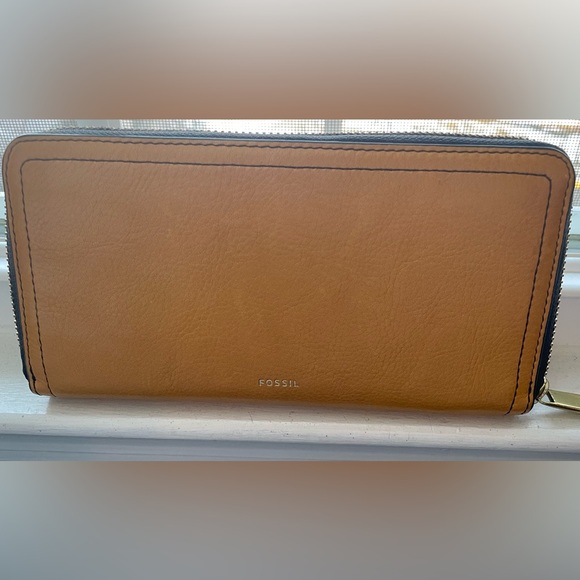 FOSSIL wallet. - Picture 1 of 2
